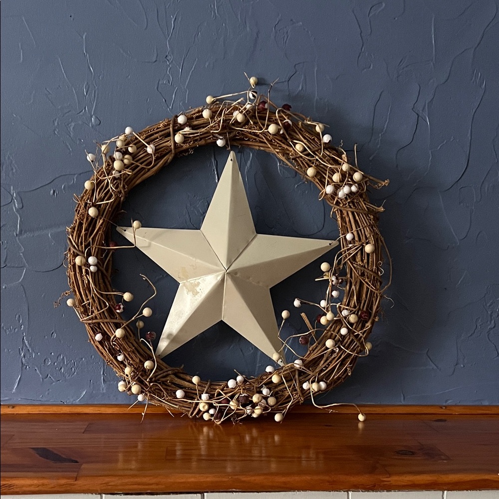 Rustic Star Holiday Wreath